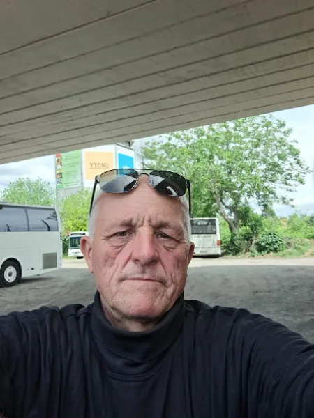 László EV profilképe